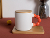 Taza de café de cerámica con mango moldeado único