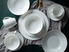 Elegante juego de vajilla de porcelana para el hogar.
