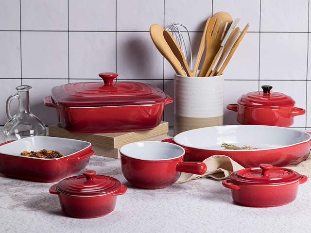 Recién llegados utensilios de cocina rojos de cerámica