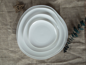 Vajillas apilables modernistas de porcelana blanca