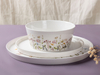 Vajilla floral para una cena elegante